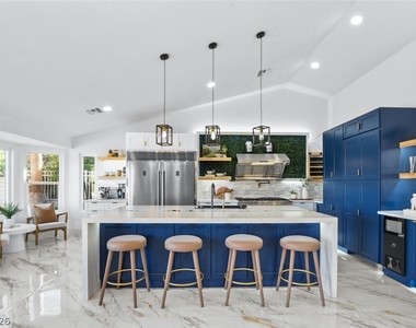 2652 Golfside Drive - Photo Thumbnail 2