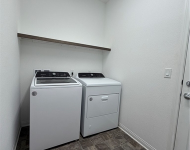 7869 Tyrell Peaks Street - Photo Thumbnail 8
