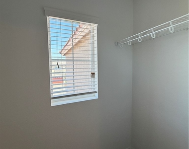 7869 Tyrell Peaks Street - Photo Thumbnail 14