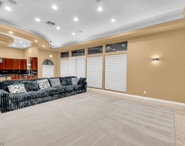 1008 Trophy Hills Drive - Photo Thumbnail 16