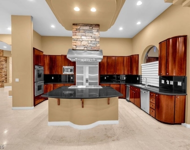 1008 Trophy Hills Drive - Photo Thumbnail 18