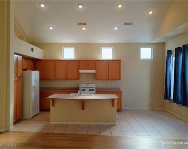 311 Tayman Park Avenue - Photo Thumbnail 4