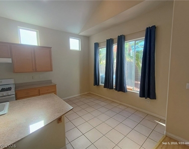 311 Tayman Park Avenue - Photo Thumbnail 6