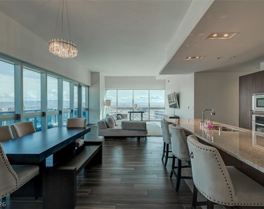 4471 Dean Martin Drive - Photo Thumbnail 3