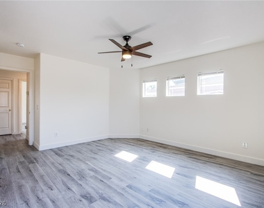 10537 Redwood Ash Avenue - Photo Thumbnail 12