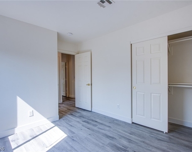 10537 Redwood Ash Avenue - Photo Thumbnail 17