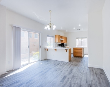 10537 Redwood Ash Avenue - Photo Thumbnail 5