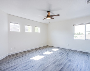 10537 Redwood Ash Avenue - Photo Thumbnail 13