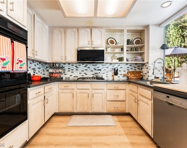 2421 Ivy Garden Court - Photo Thumbnail 19