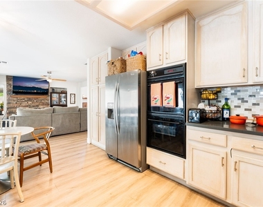 2421 Ivy Garden Court - Photo Thumbnail 20
