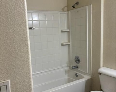 231 W Philadelphia Avenue - Photo Thumbnail 4
