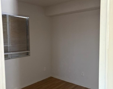 231 W Philadelphia Avenue - Photo Thumbnail 2