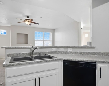 5855 Valley Drive - Photo Thumbnail 10