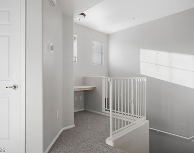 5855 Valley Drive - Photo Thumbnail 12