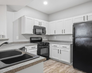 5855 Valley Drive - Photo Thumbnail 9