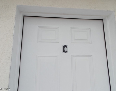 532 N 9th Street - Photo Thumbnail 2