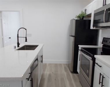 532 N 9th Street - Photo Thumbnail 6