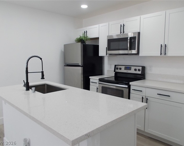 532 N 9th Street - Photo Thumbnail 5