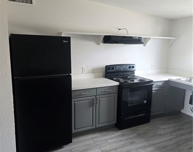 2107 Statz Street - Photo Thumbnail 3