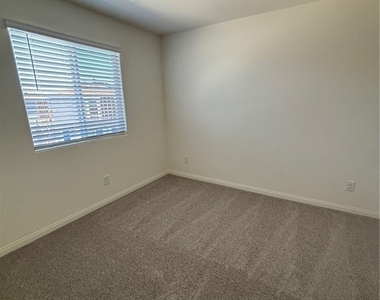 1405 Gable Falls Place - Photo Thumbnail 18