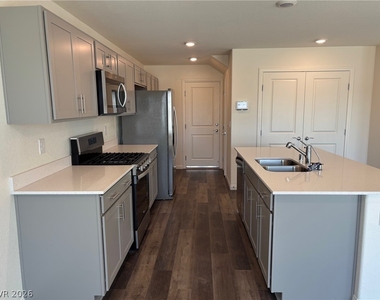 1405 Gable Falls Place - Photo Thumbnail 5