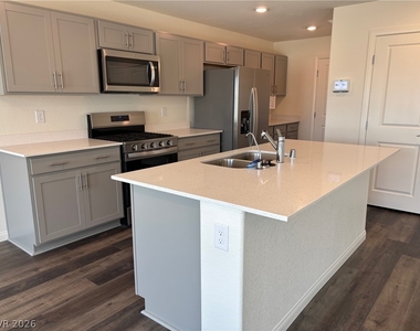 1405 Gable Falls Place - Photo Thumbnail 4