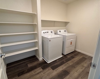 1405 Gable Falls Place - Photo Thumbnail 11