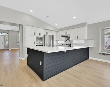 9413 Mountainair Avenue - Photo Thumbnail 7