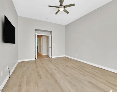 9413 Mountainair Avenue - Photo Thumbnail 13
