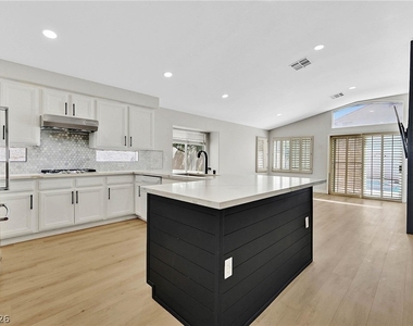 9413 Mountainair Avenue - Photo Thumbnail 3