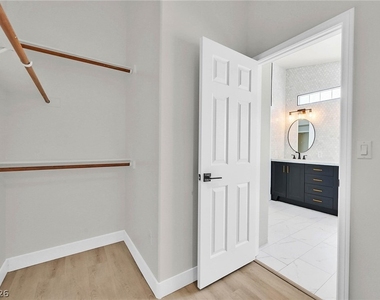 9413 Mountainair Avenue - Photo Thumbnail 15