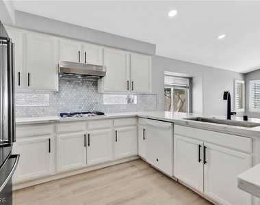 9413 Mountainair Avenue - Photo Thumbnail 8
