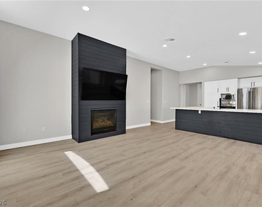 9413 Mountainair Avenue - Photo Thumbnail 4