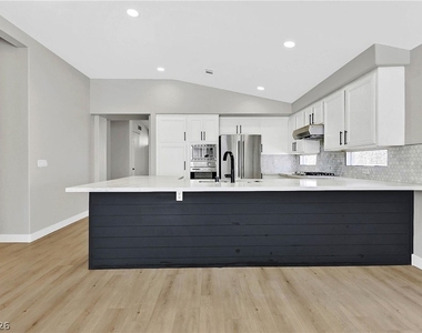 9413 Mountainair Avenue - Photo Thumbnail 6