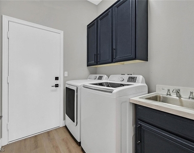 9413 Mountainair Avenue - Photo Thumbnail 21