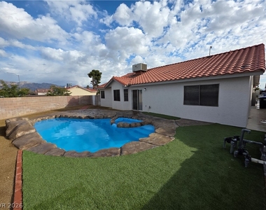 5843 Berry Hill - Photo Thumbnail 9