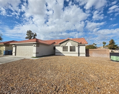 5843 Berry Hill - Photo Thumbnail 3