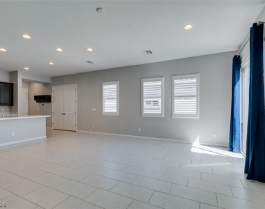 10743 Skye Lily Avenue - Photo Thumbnail 11