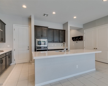 10743 Skye Lily Avenue - Photo Thumbnail 14