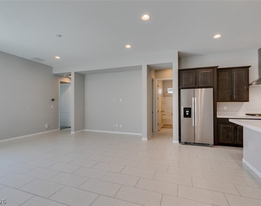 10743 Skye Lily Avenue - Photo Thumbnail 4