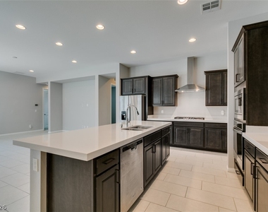 10743 Skye Lily Avenue - Photo Thumbnail 18