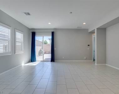 10743 Skye Lily Avenue - Photo Thumbnail 5