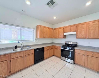 10662 Foggy Glen Avenue - Photo Thumbnail 5