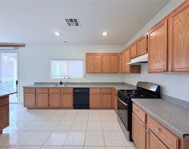 10662 Foggy Glen Avenue - Photo Thumbnail 6