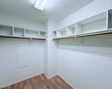 10662 Foggy Glen Avenue - Photo Thumbnail 12