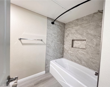 8070 W Russell Road - Photo Thumbnail 7
