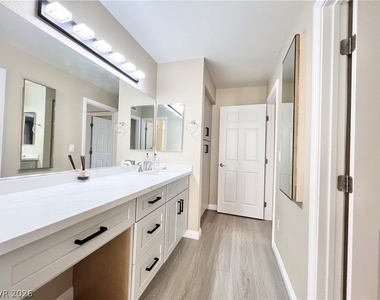 8070 W Russell Road - Photo Thumbnail 9