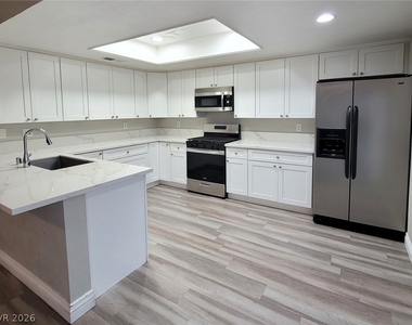 6767 Garden Grove Avenue - Photo Thumbnail 6