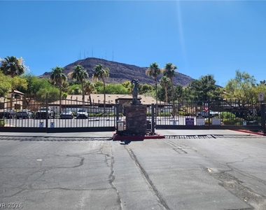 231 Horizon Ridge Parkway - Photo Thumbnail 3
