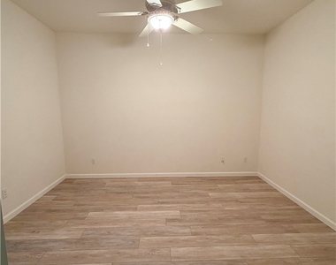 4208 Autumndale Avenue - Photo Thumbnail 3
